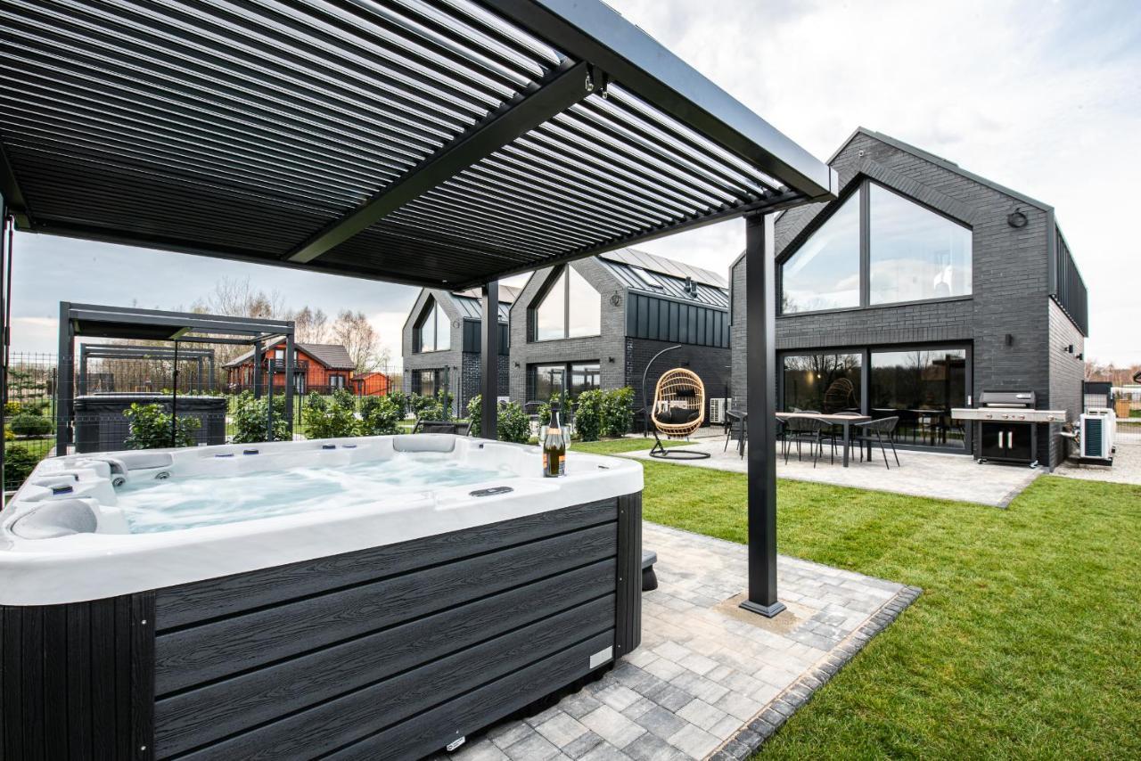 Odnova - Holiday Home With Spa ボボリン エクステリア 写真