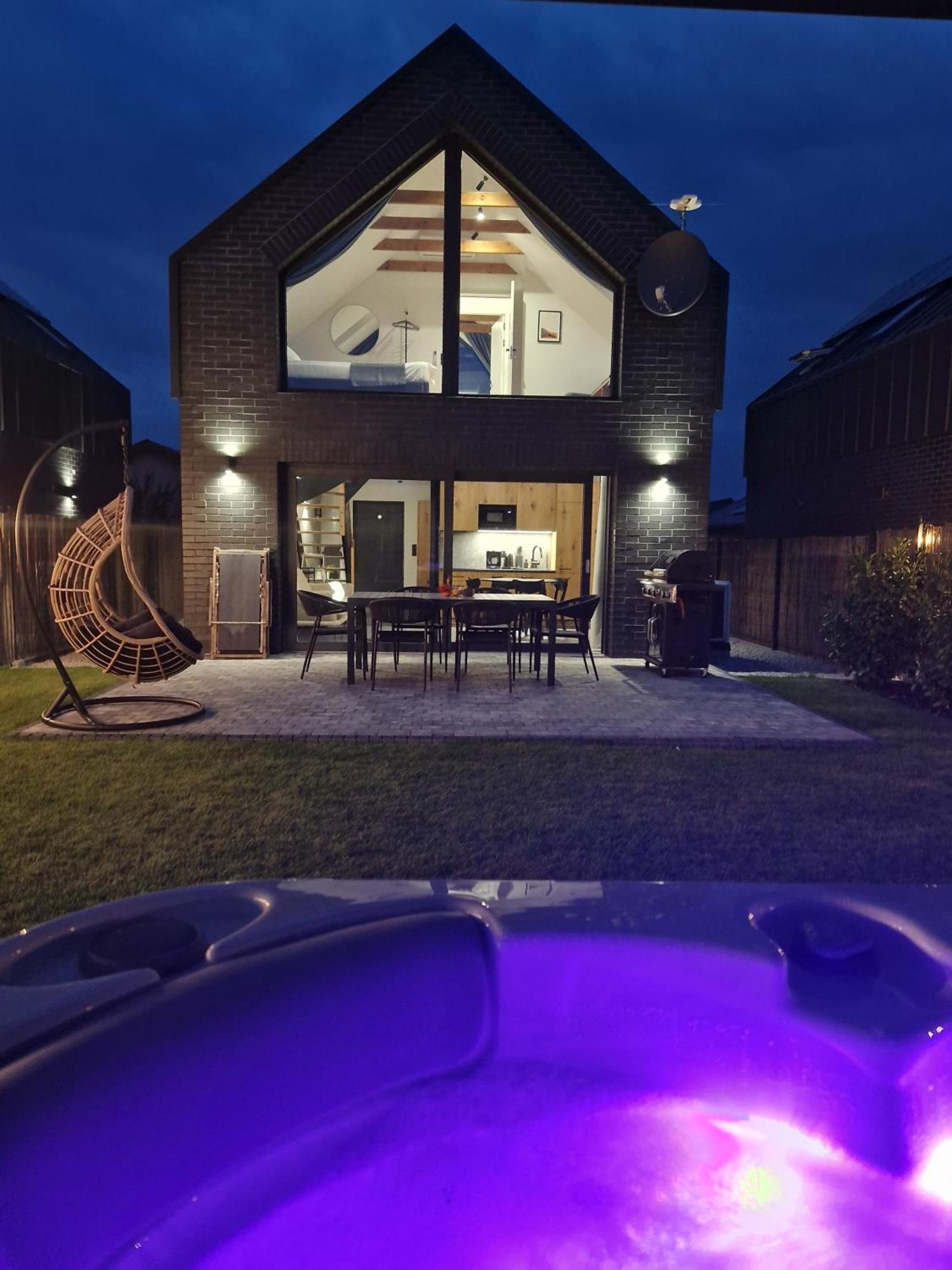 Odnova - Holiday Home With Spa ボボリン エクステリア 写真